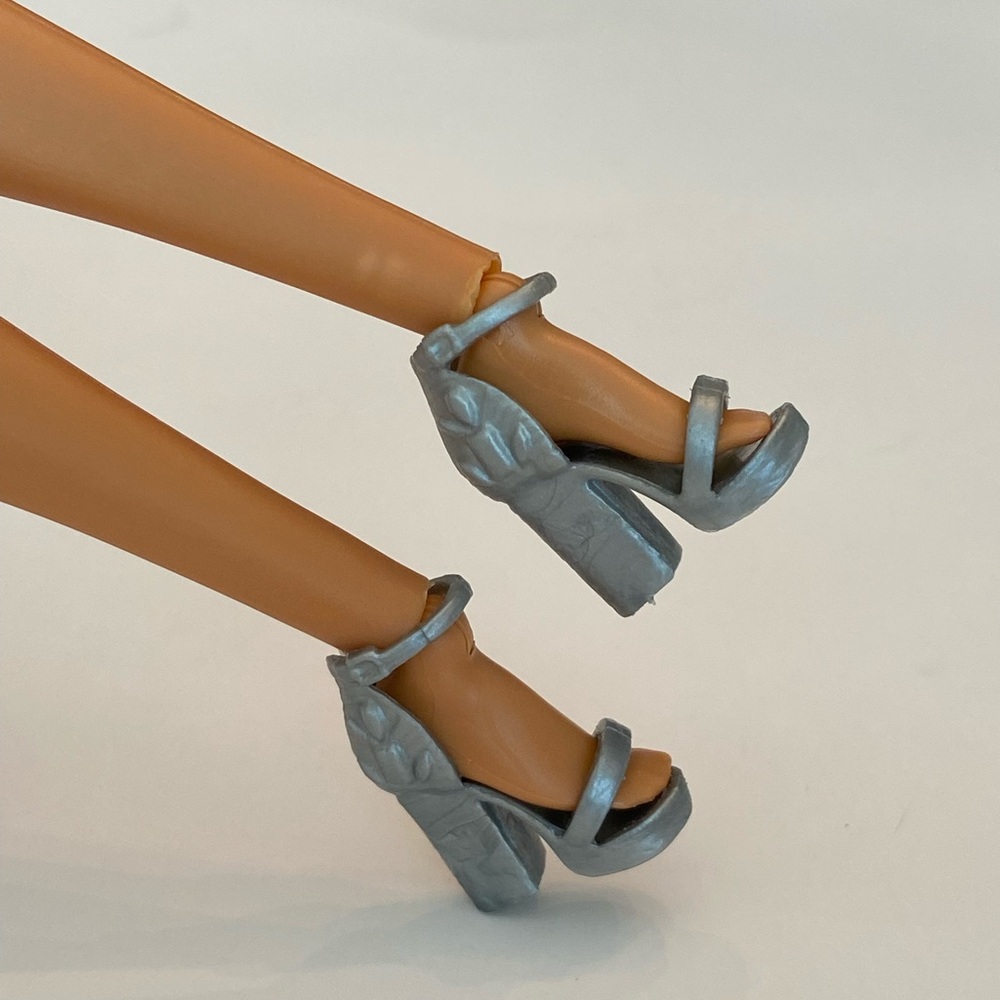Mattel Barbie Doll Grey Shoes – Fits 11.5” Dolls